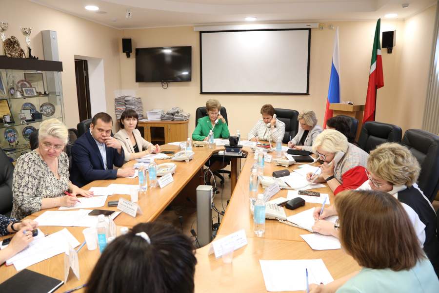 Татарстанцы спросили депутатов о нехватке мест в детских садах и школах