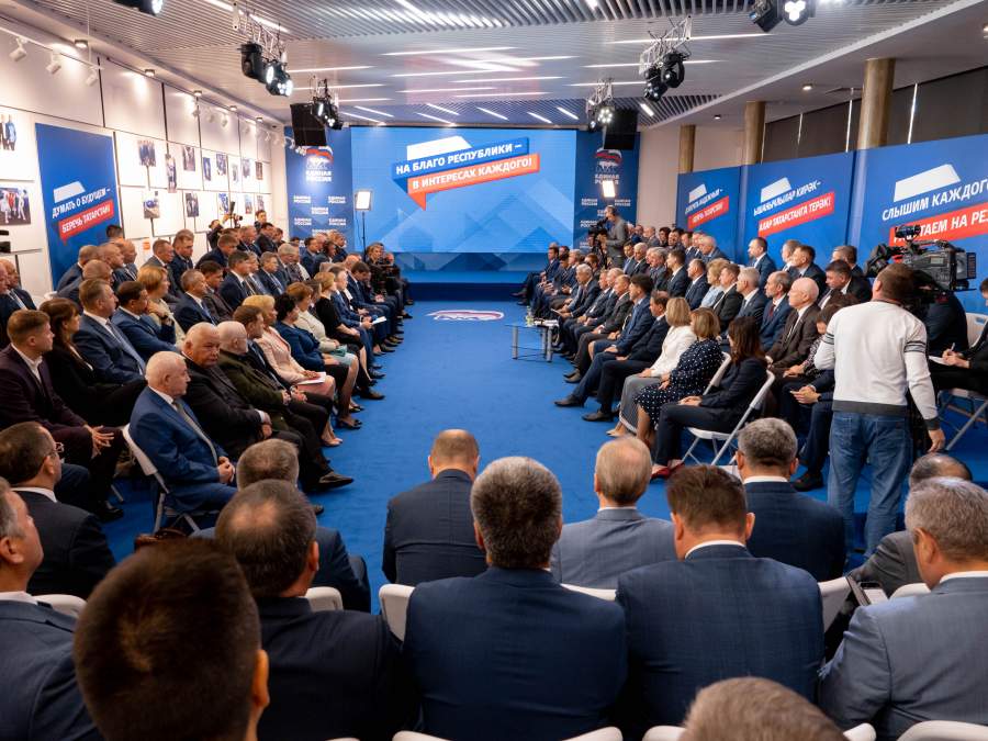 Рустам Минниханов – «Единой России»: «Мы всегда работаем в республике одной командой»
